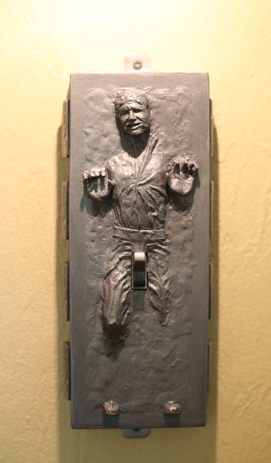 Star Wars : L’interrupteur (indécent) de Han Solo congelé dans la carbonite