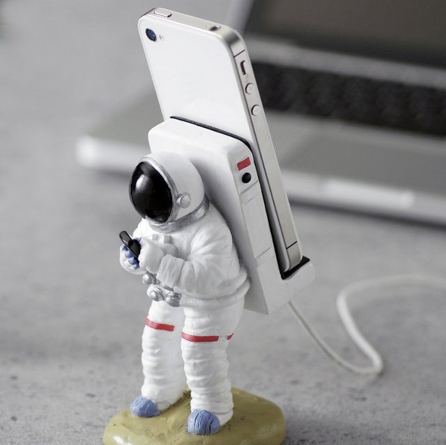 Support iPhone Astronaute : Mon iPhone a marché sur la Lune !