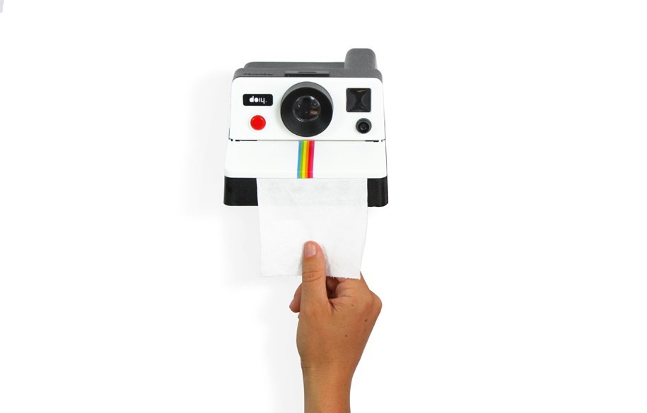 Polaroll : Le polaroid transformé en dérouleur à papier toilette