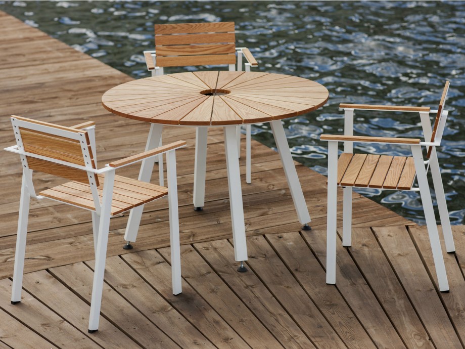 Table de jardin ronde avec trou central Sunset by Nola - Le blog déco