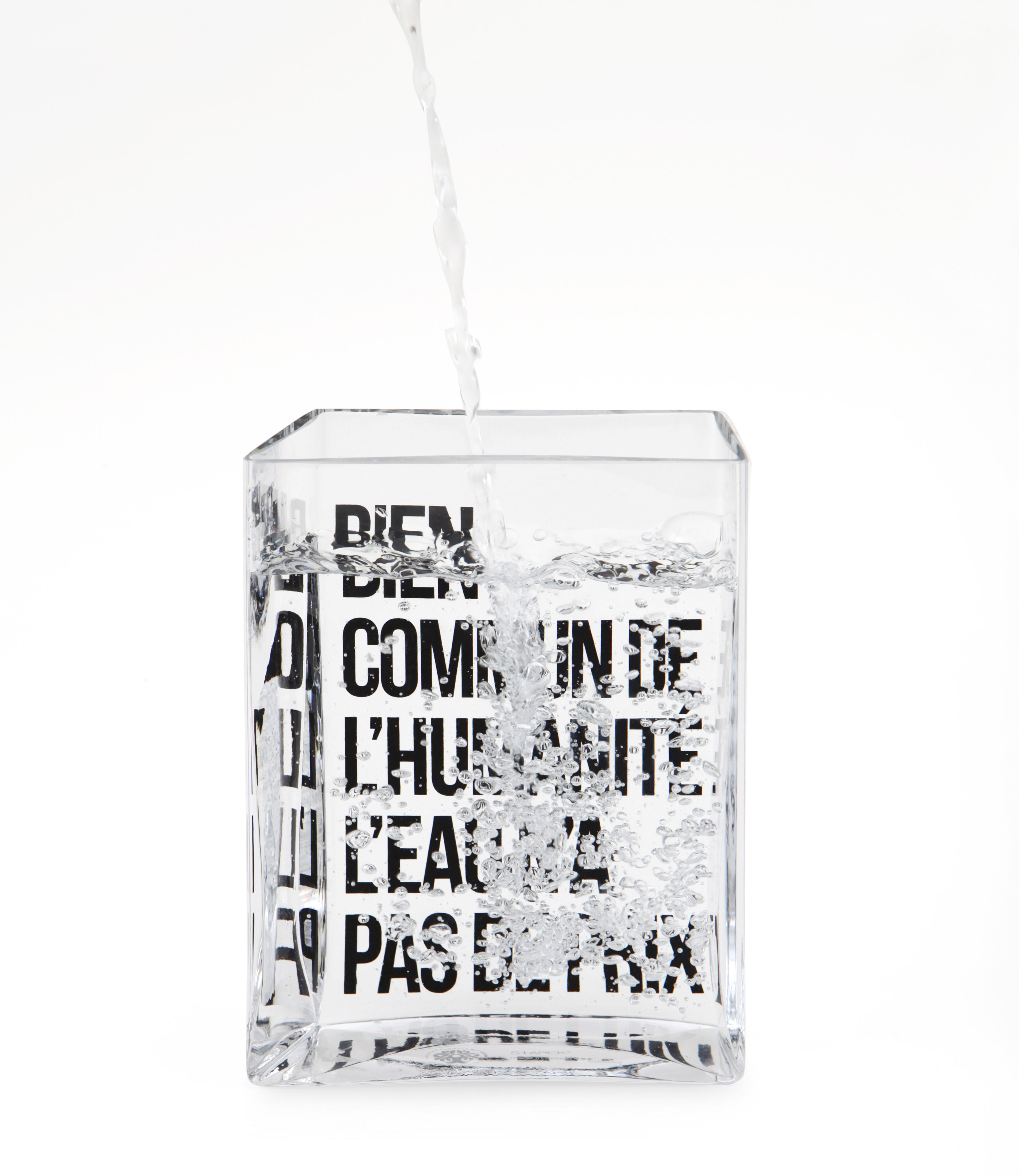 [idée cadeau #1] Carafe La lame d’eau par Philippe Starck